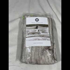 NIB Hotel Collection Distressed Chevron (1 ) Euro European Pillow Sham‎